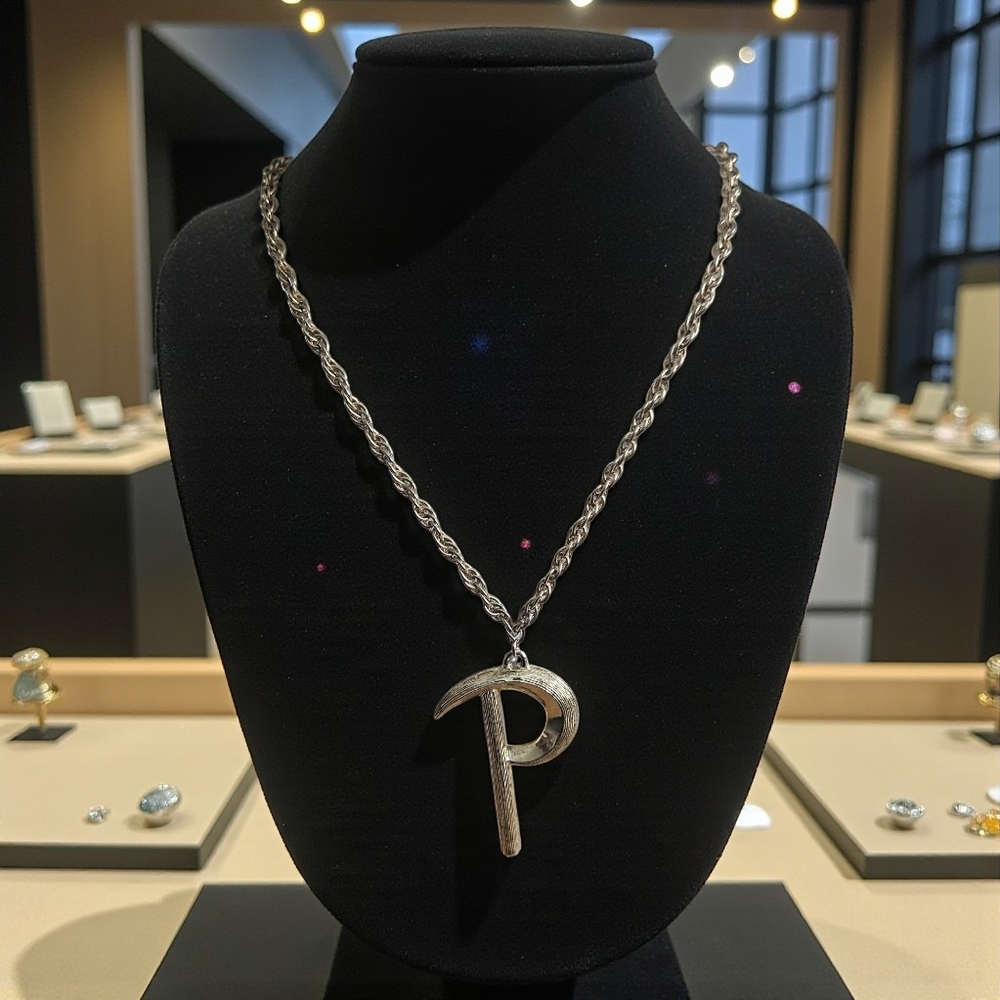 Retro 1990s Pakula Monogram Letter L Necklace Gold-Tone
